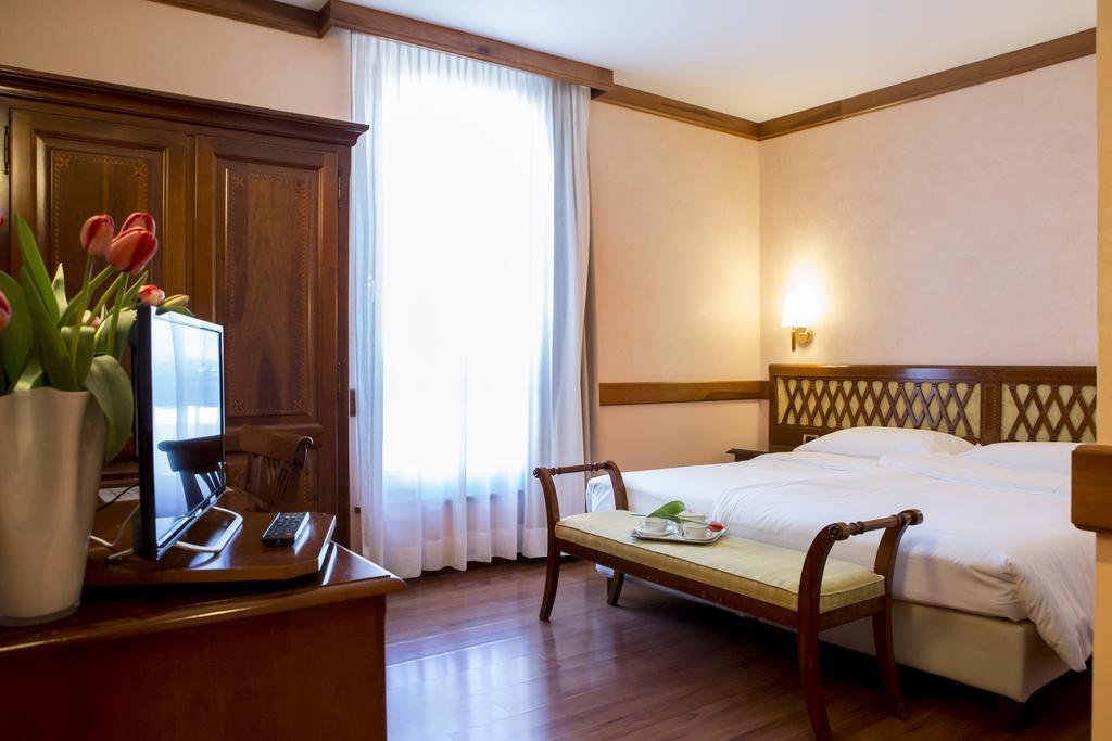Hotel Villa Venezia Grado Exterior photo